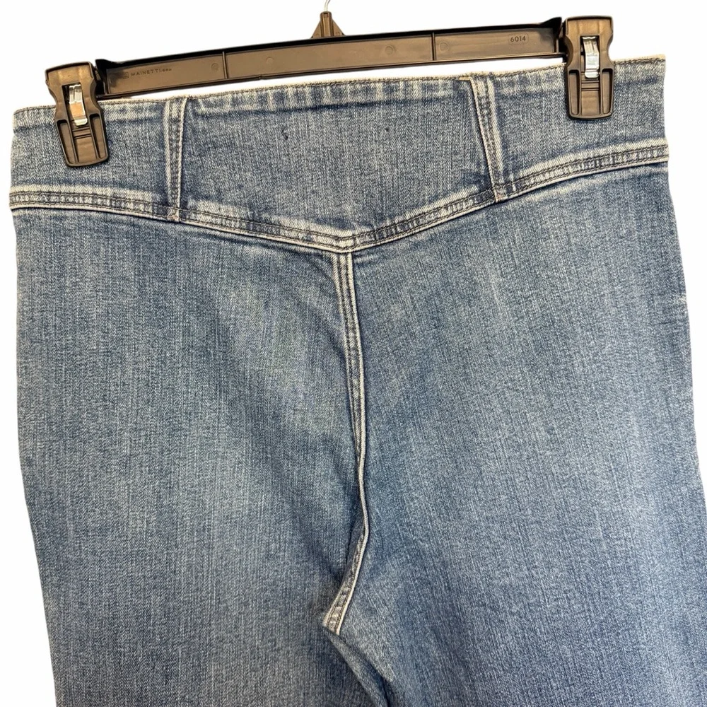 DAZE Shy Girl High Rise Cropped Flare Jeans Size 30 – NWT Style Raw Hem Denim